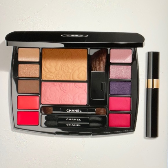 HOST PICK 💋💄 CHANEL  TRAVEL MAKEUP PALETTE 💋💄 NWT 💄💋 - Picture 3 of 16